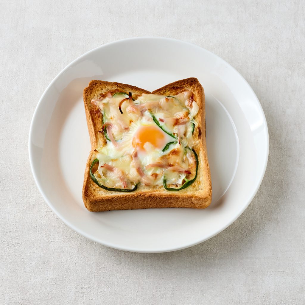 目玉焼きピザトースト